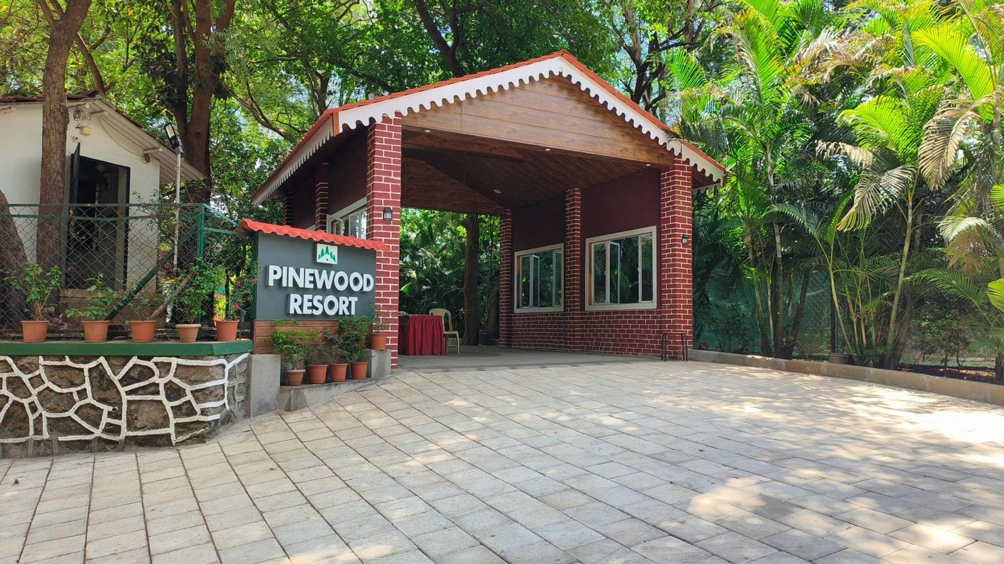 Pinewood Resort カルジャット エクステリア 写真